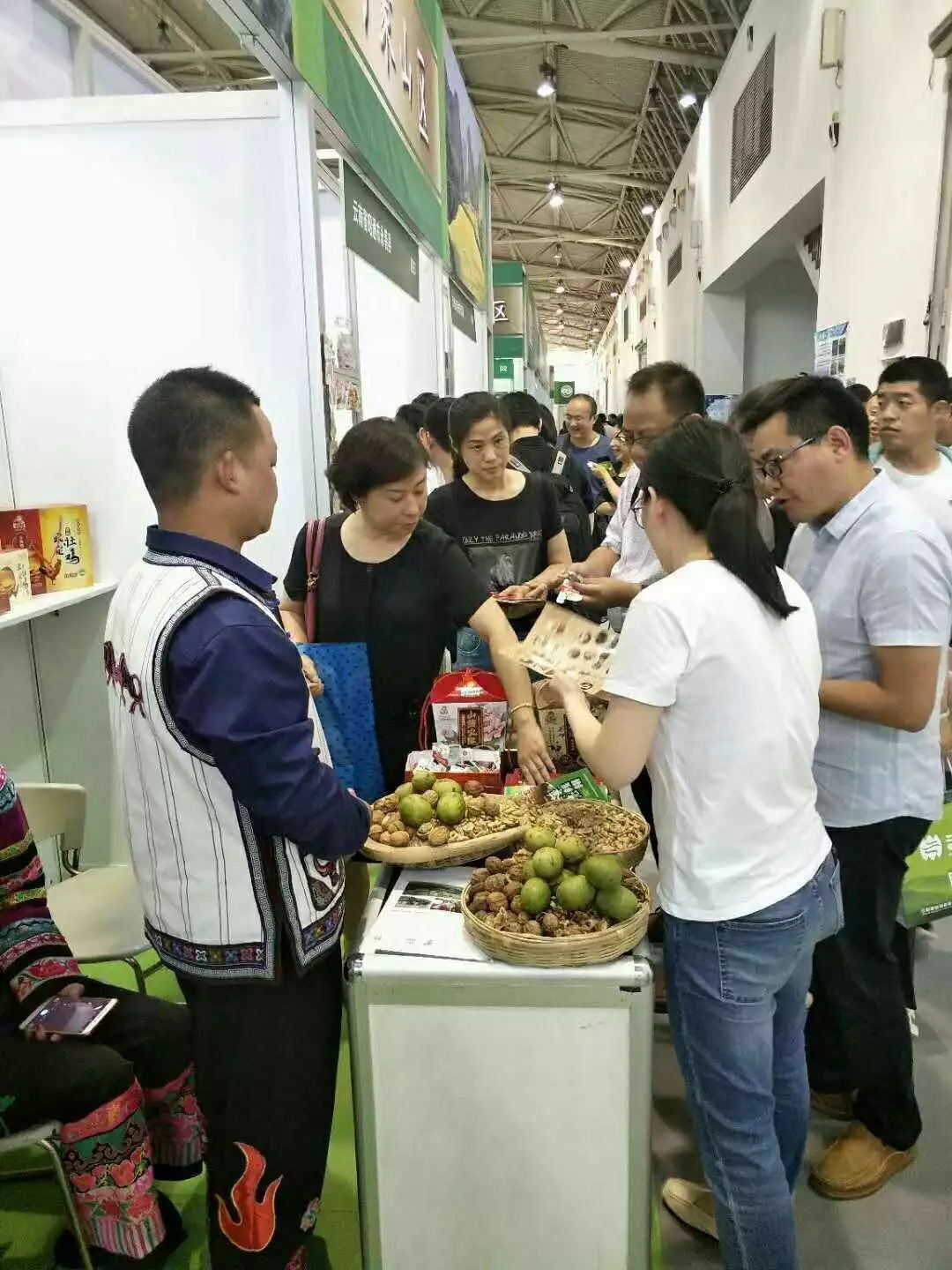 云南薄殼核桃參展現場